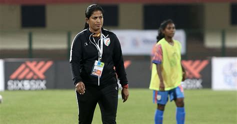 indian women football team coach