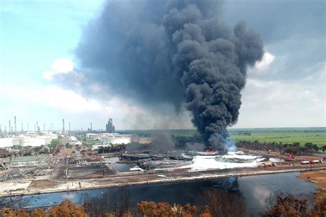 indonesia oil refinery explosion today