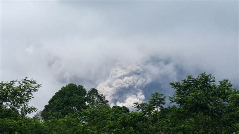 indonesian volcano erupts