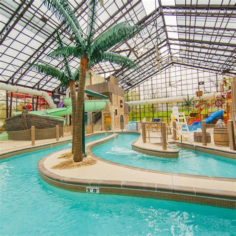 indoor water parks and lodging in illinois