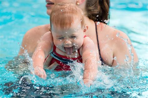 infant learn to swim