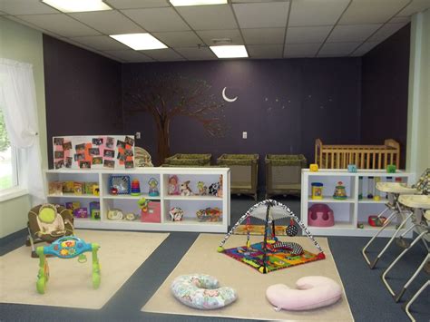 infant room daycare decorating