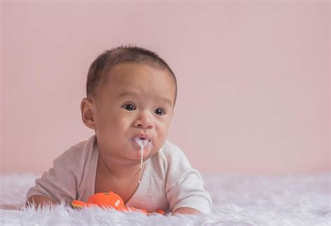 What to Do When Your Infant Throwing Up Food Safely