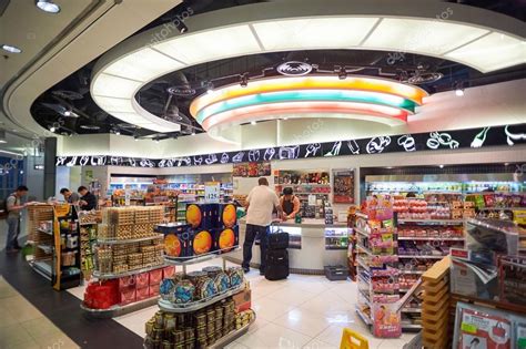 inside of a 7 eleven