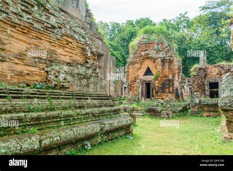 inside phnom chisor temple
