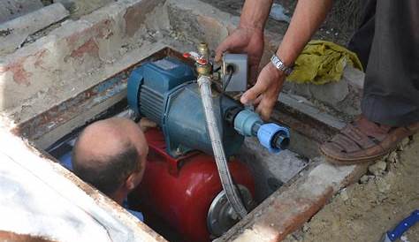 Pompe submersible pour puits avec automatismes types et