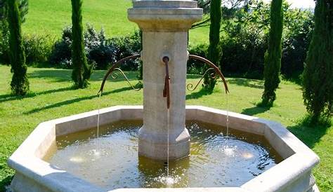 Installer Une Fontaine De Jardin En Pierre Cette Petite Borne à Eau Blanche Serait