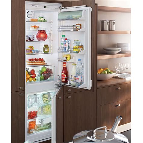 Integrated Fridge Freezer With Ice Cube Maker