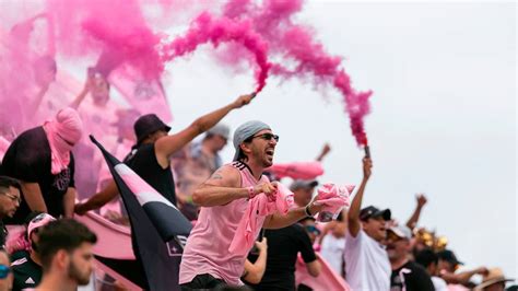 Inter Miami CF fans cheering at DRV PNK Stadium