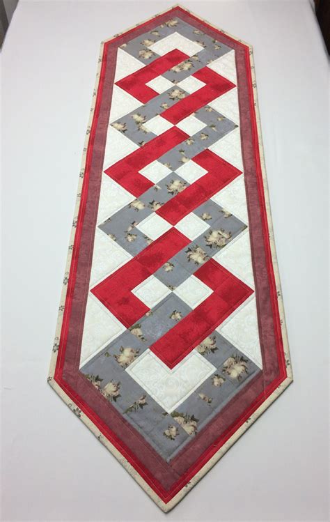 Interlocking Squares Table Runner