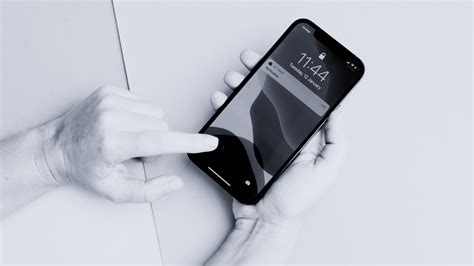 iPhone Hitam dan Putih