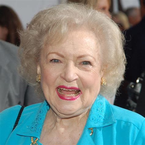 is actress betty white alive