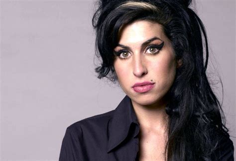 is amy winehouse alive