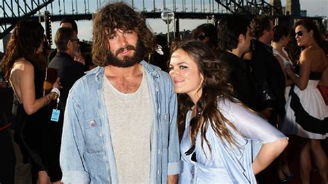 is angus stone married