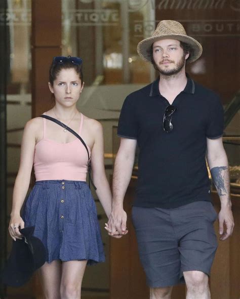 is anna kendrick dating in 2024