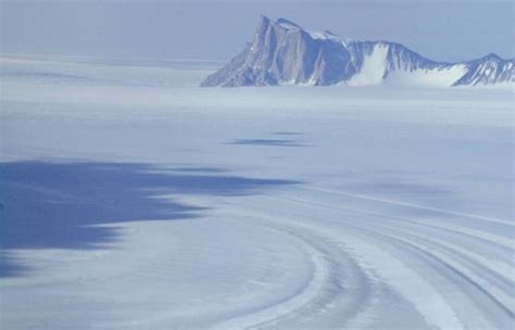 is antarctica the biggest desert in the world