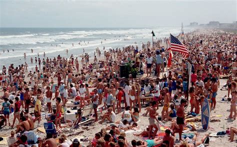 is cocoa beach crowded during spring break