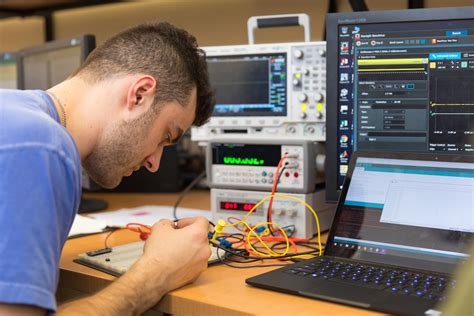 Is Electrical Or Computer Engineering Better