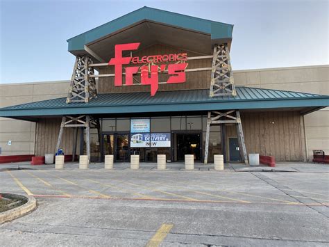 is fry's electronics open today
