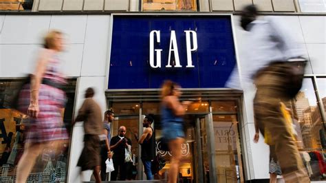 is gap closing stores