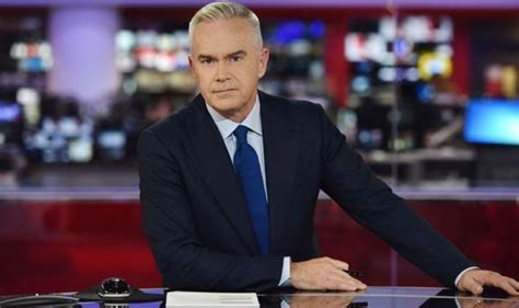 is huw edwards on news at ten tonight