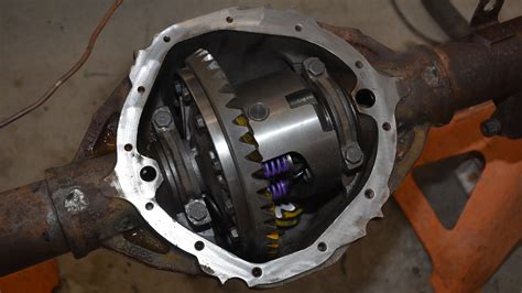 is it bad to drive with diff lock on