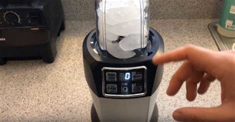 Is It Bad To Put Ice Cubes In A Blender
