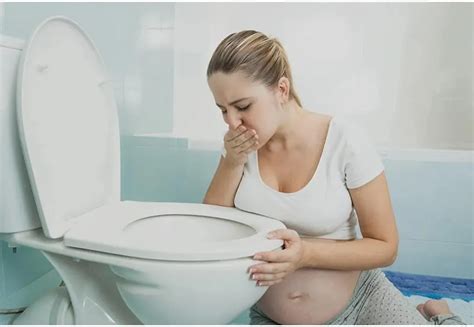 is it common to throw up in third trimester