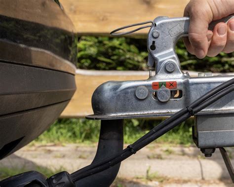 Is It Illegal To Pull A Car With A Tow Strap