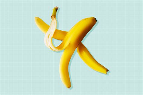 is it okay to eat banana peels