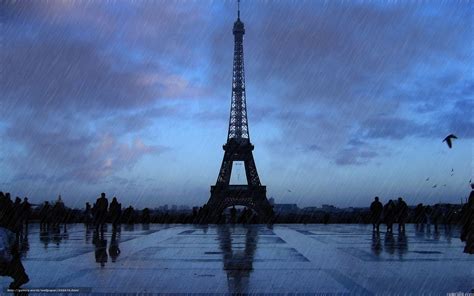 is it raining in paris in april