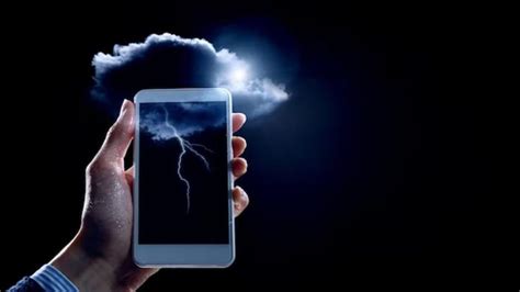 is it safe to use mobile data while lightning