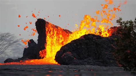 is lava always flowing in hawaii