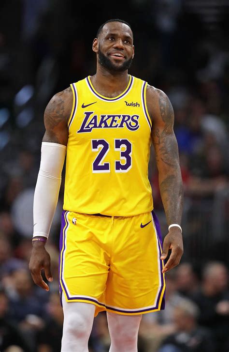 is lebron james playing today with lakers