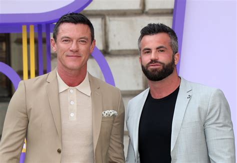 Luke Evans confirma la separación de su novio Rafael Olarra CromosomaX