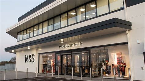 is marks and spencer a good stock to buy