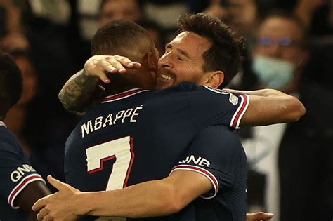 is messi friends with mbappe
