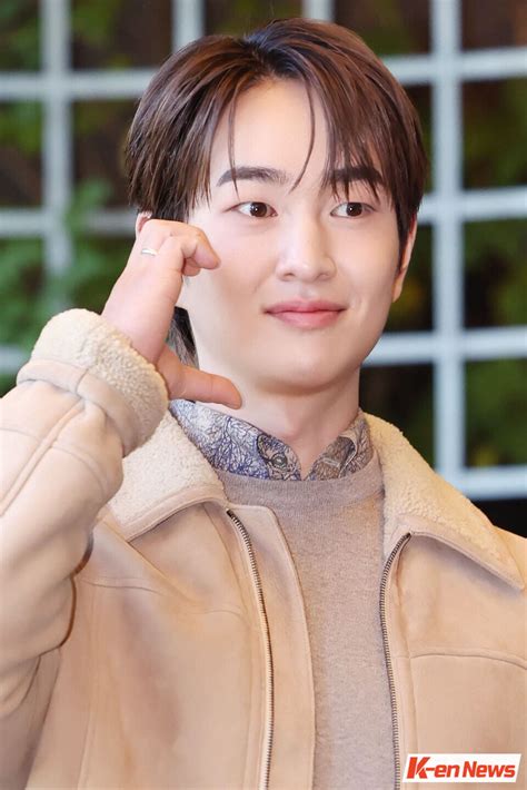 is shinee onew married