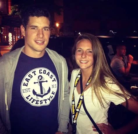 is sidney crosby dating anyone