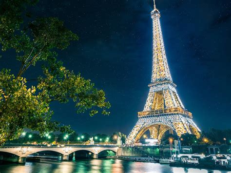is the eiffel tower in paris free