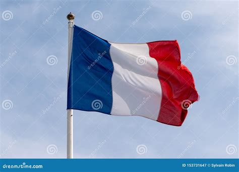 is the france flag blue white red colors