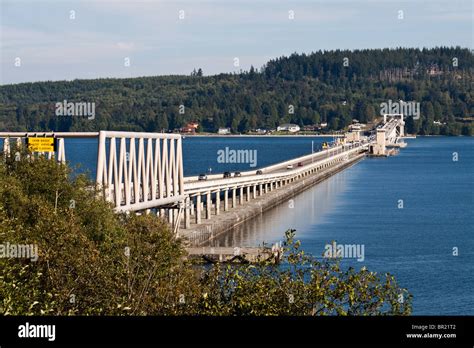 is the hood canal bridge a floating bridge
