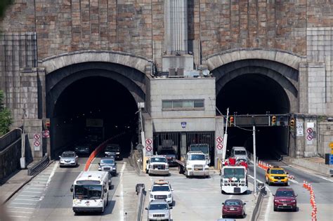 is the lincoln tunnel open