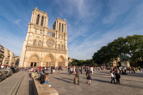is the notre dame open for tourists