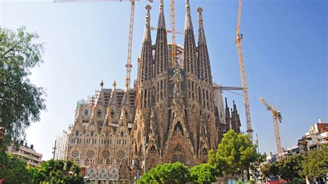 is the sagrada familia completed