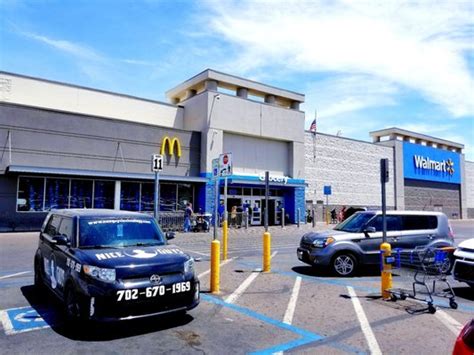 is there a 24 hour walmart in las vegas
