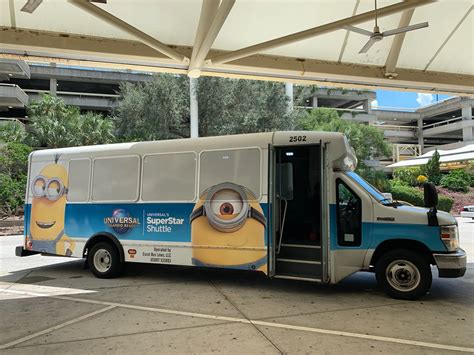 is there a shuttle from the airport to universal studios