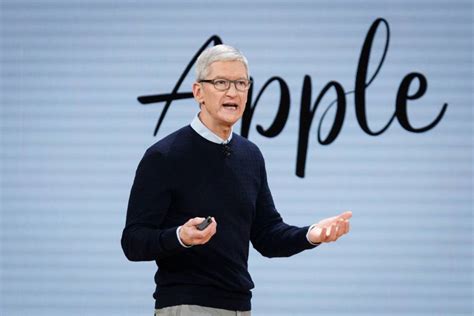is tim cook a democratic leader