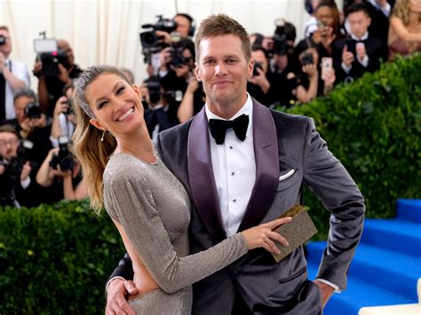 is tom brady back with his wife