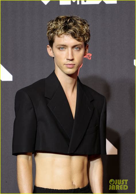 is troye sivan a top